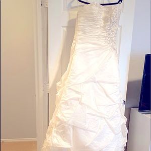 Used Beautiful Ivory Wedding Dress